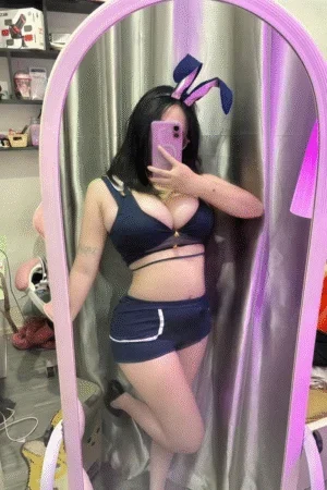 Chị máy bay thích cosplay Thỏ ở Quận 4