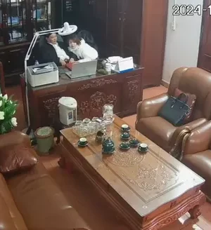 Hiệu trưởng Hải Hậu lộ cam lếu lều các nữ phụ huynh để nâng điểm cho con